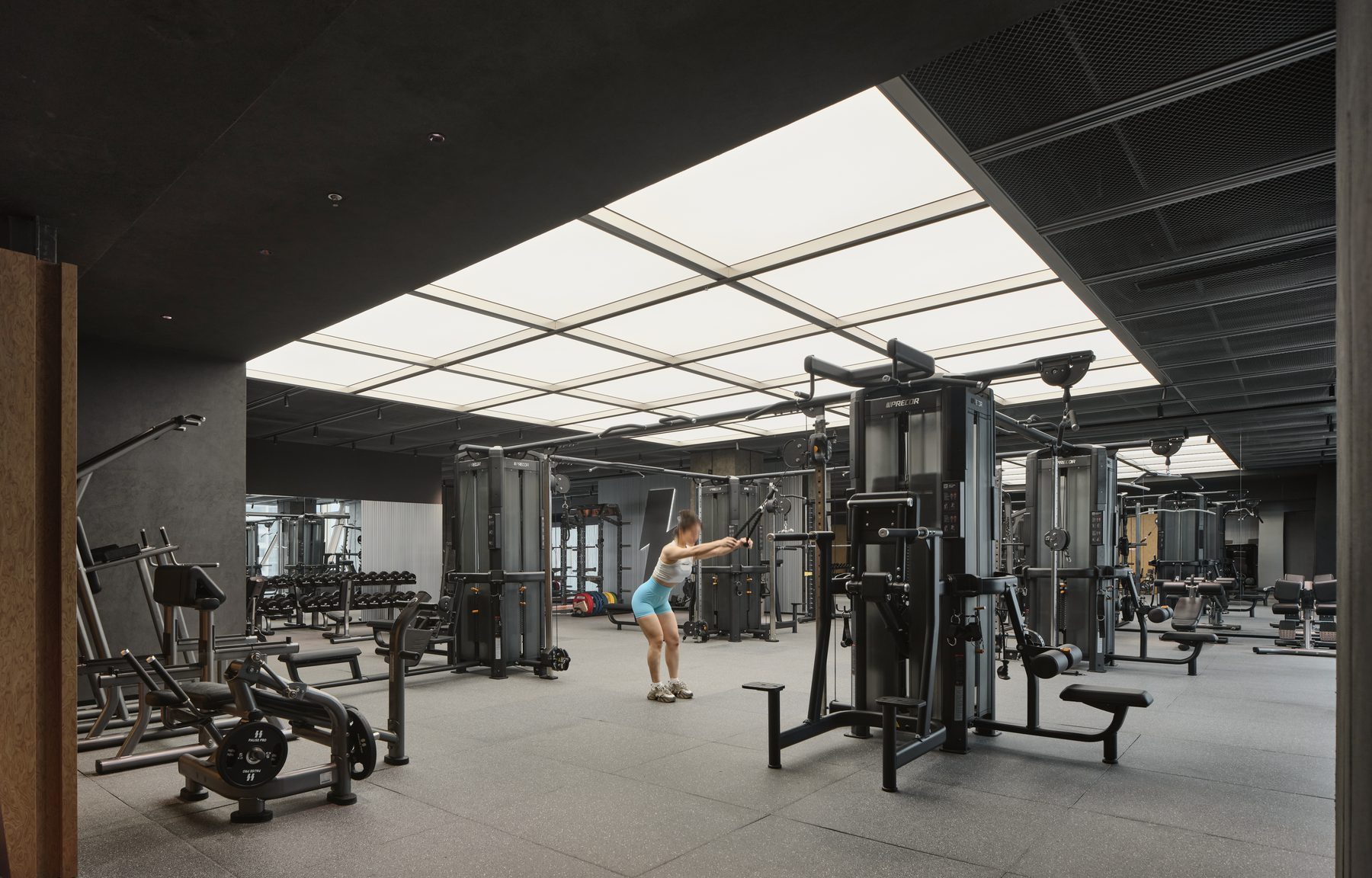 PAUSE PRO Precor 综合力量训练区